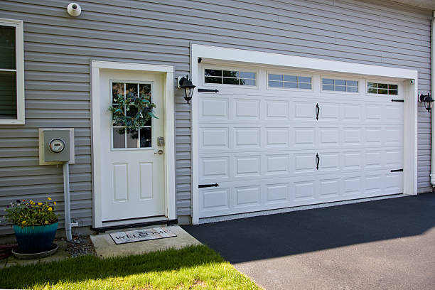 24/7 Emergency Garage Door Panel Replacement experts in Newark, NY